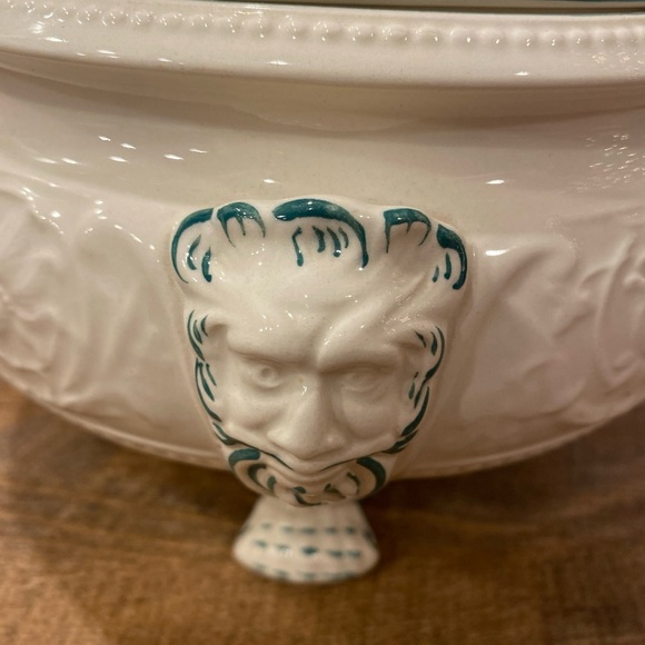Wedgwood Etruria England “Patrician” Covered Tureen Paw Feet Stunning - Picture 5 of 15
